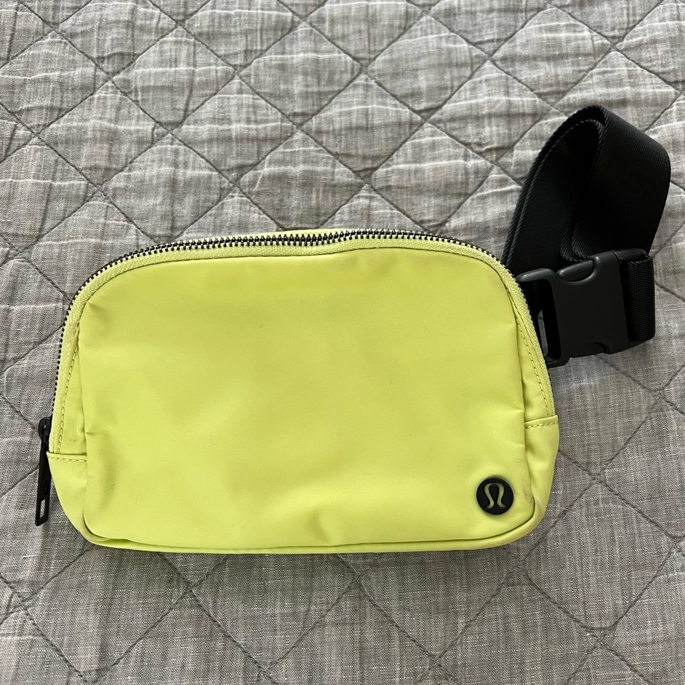 Lemon Vibe, OG Lululemon Everywhere Belt Bag, Great Condition :)